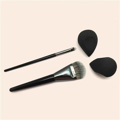 Sorte børster med tilpasset makeup-svamp
